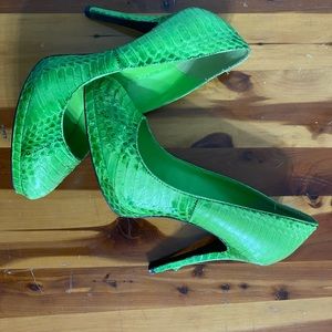 Ralph Lauren Green Snakeskin Heels - 8